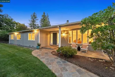 10 Hillcrest Dr
