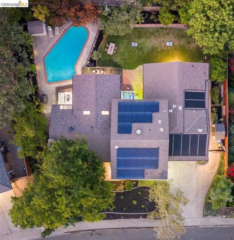 Photo 2 of 1235 Larch Ave