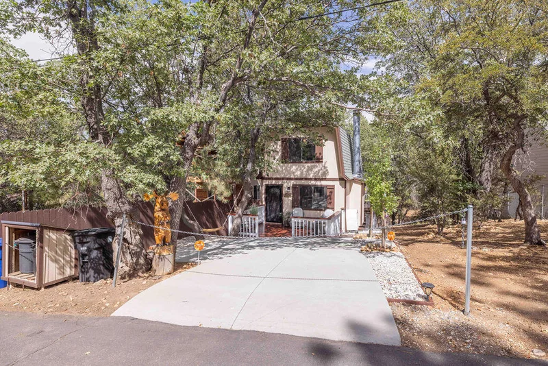 Photo 2 of 459 Inyo Avenue