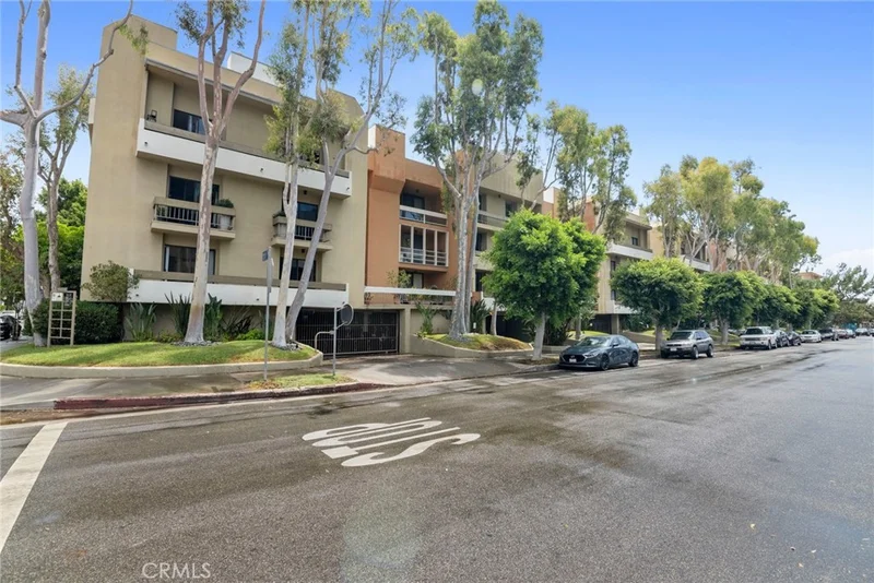 Photo 2 of 750 N Kings Road 111