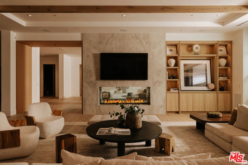 Interior 4