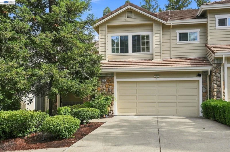 210 Wood Valley Pl photo 2