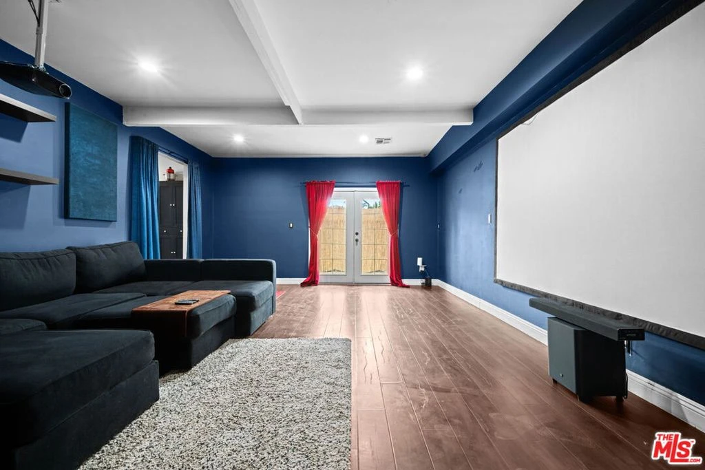 Interior 4