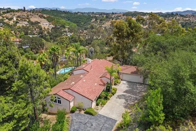 2718 Via Del Robles