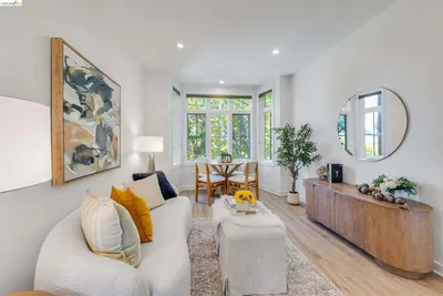 2628 Telegraph Ave 303