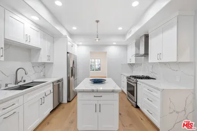 851 N San Vicente Boulevard 117