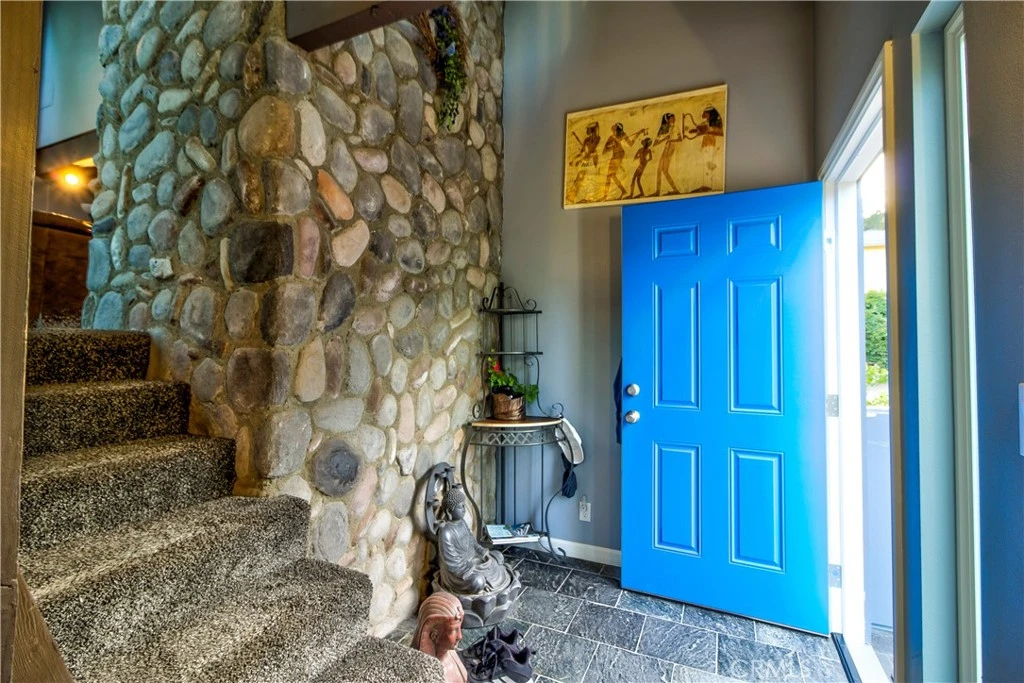 Interior 4
