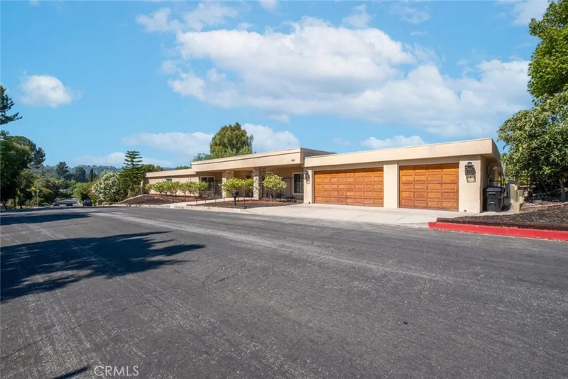 4321 Clear Valley Drive photo 2