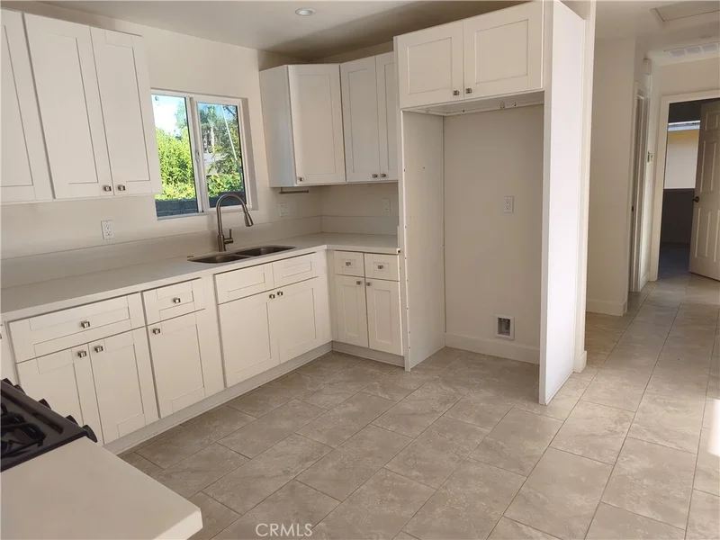 779 E Phillips Boulevard photo 2