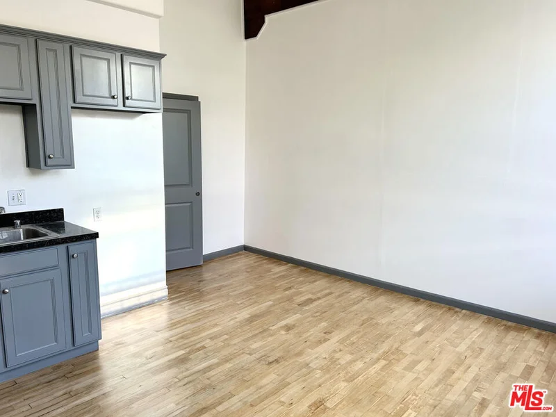 726 S Santa Fe Avenue 203 photo 2