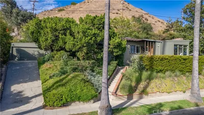 1011 W Mountain