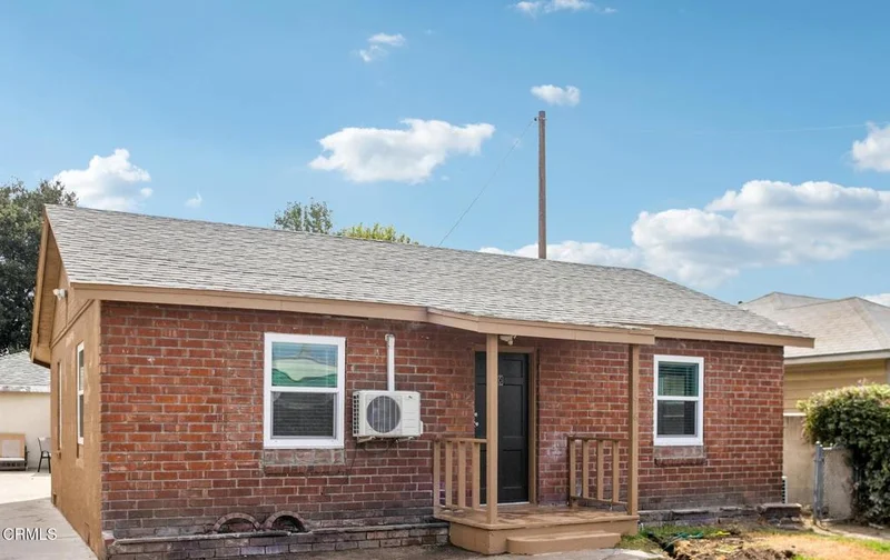 5616 N Gladys Avenue photo 2