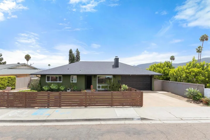 1009 La Tierra Drive