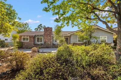 1121 Highland Oaks Drive