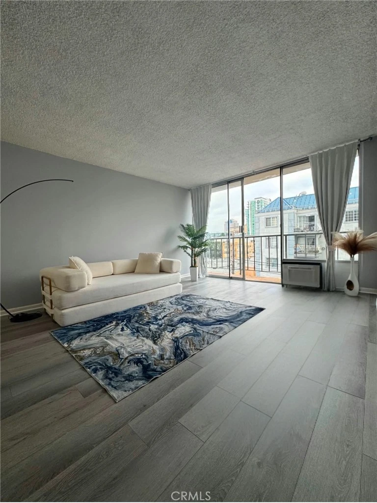 Interior 4