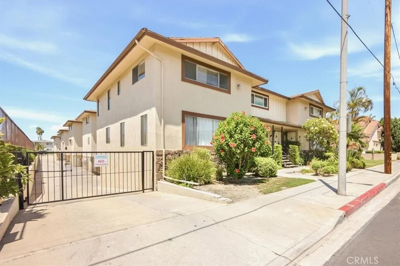 Photo 2 of 10365 Downey Avenue