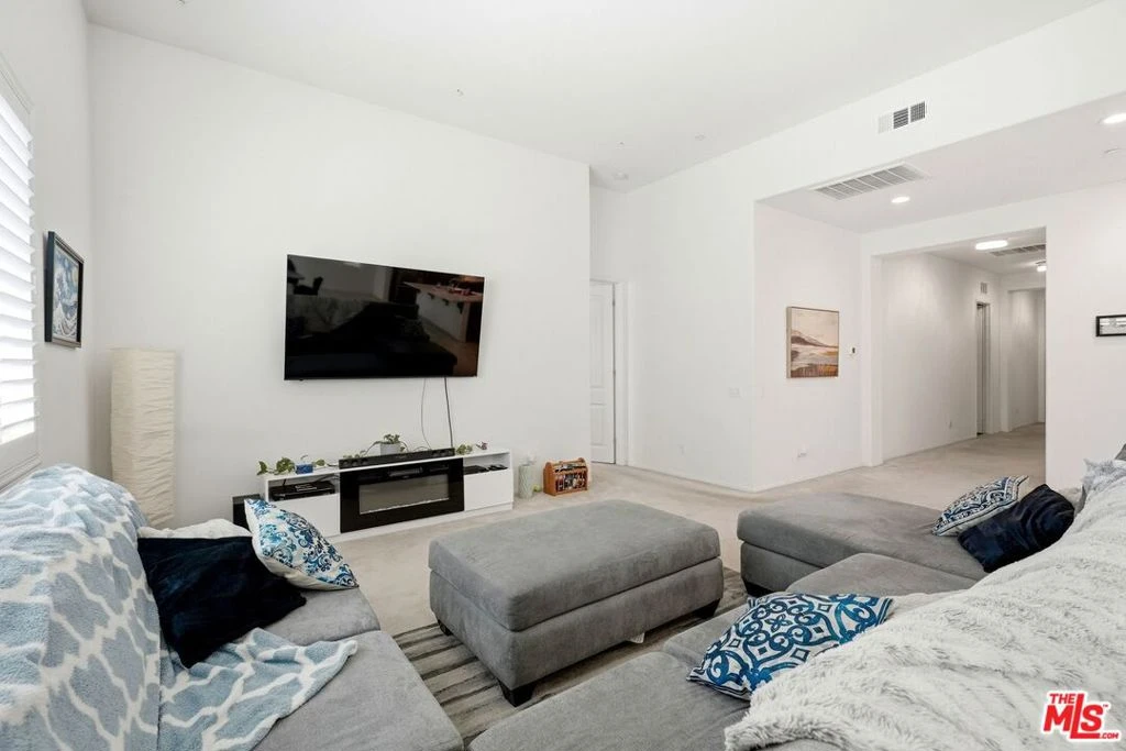 Interior 4