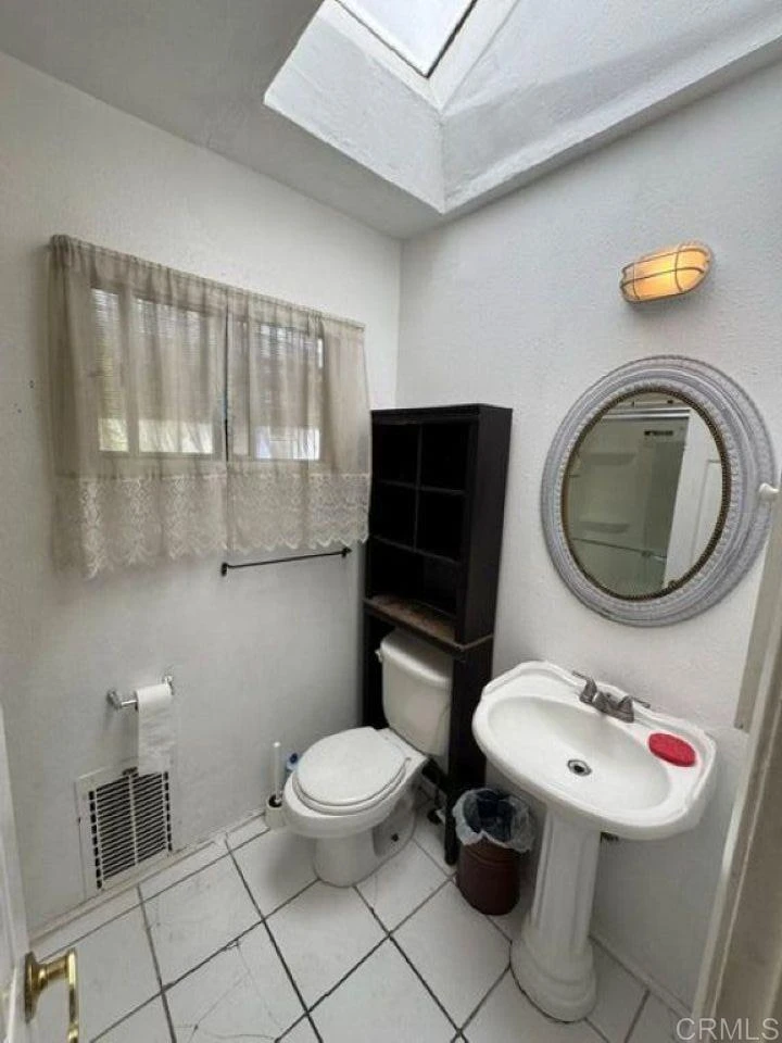 Interior 4