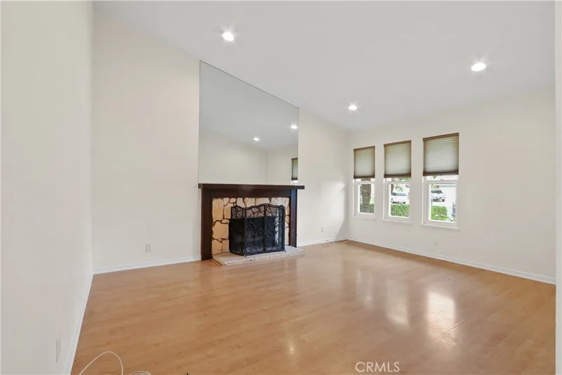 1251 N Emogene photo 2