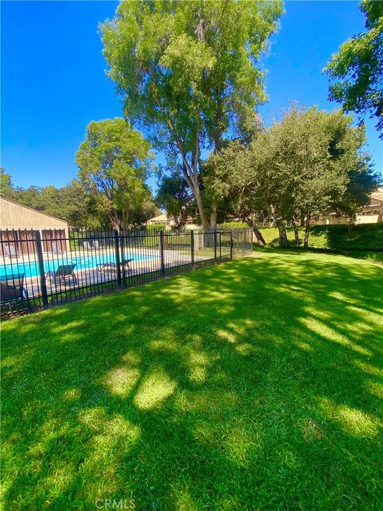 1463 W Cypress