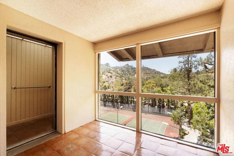 Photo 2 of 2700 Cahuenga Boulevard 4303