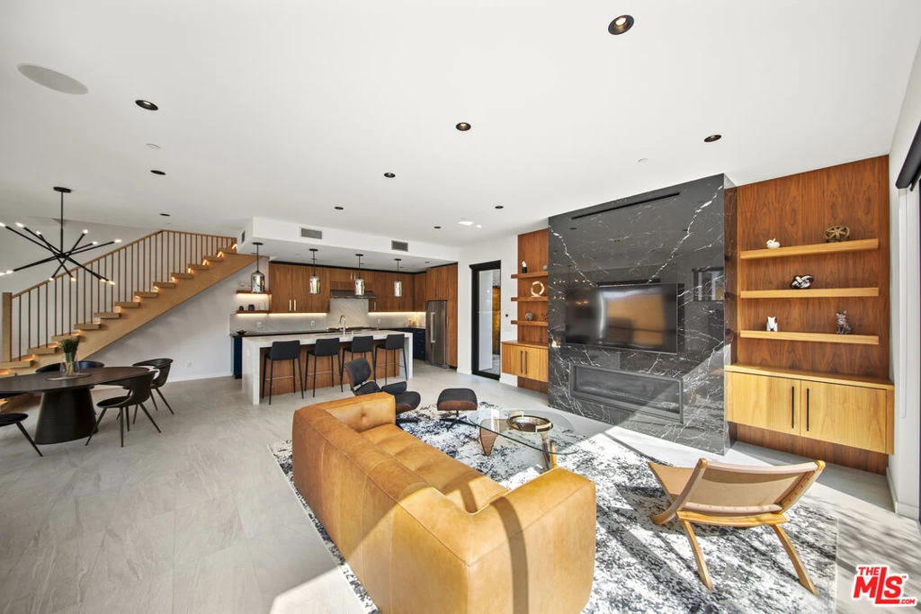 Interior 4