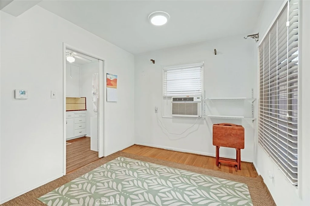Interior 4