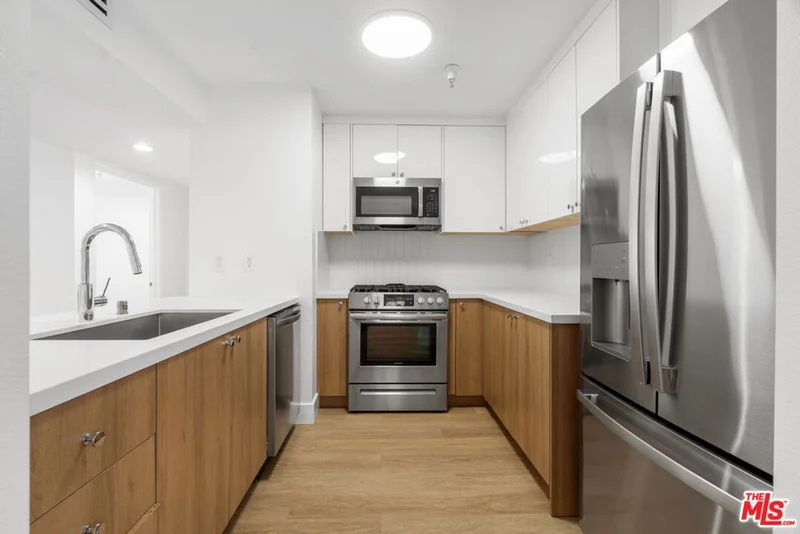 16100 W Sunset Boulevard 201 photo 2