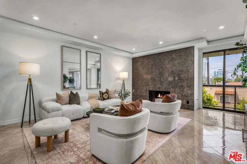 125 N Gale Drive 306