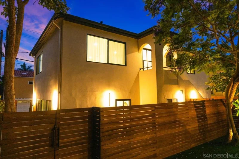 7372 Bishops Ln