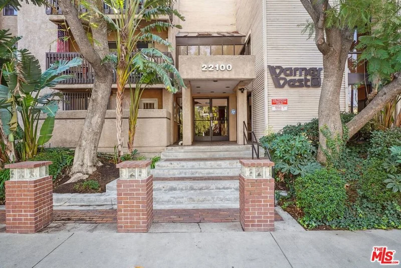 22100 Burbank Boulevard 260G photo 2