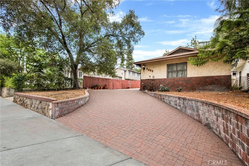 Photo 2 of 3255 Montrose