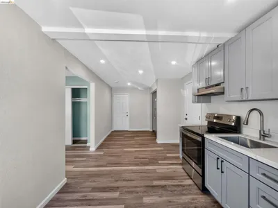 2322 Peachtree Cir