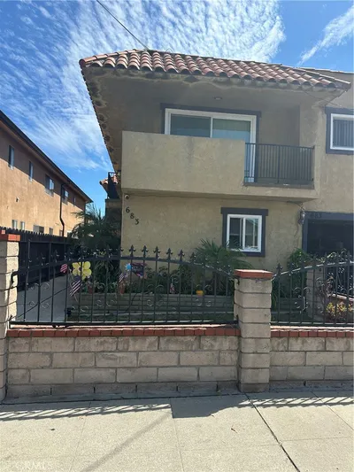 683 W 12th 2