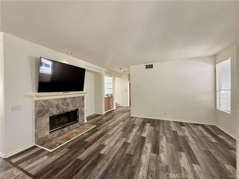 27461 Glenwood Drive photo 2