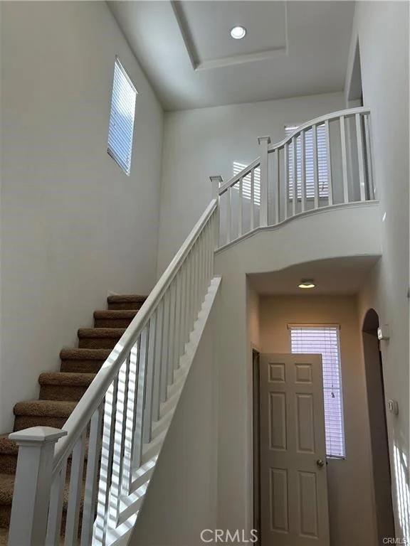 27573 Rosebud photo 2