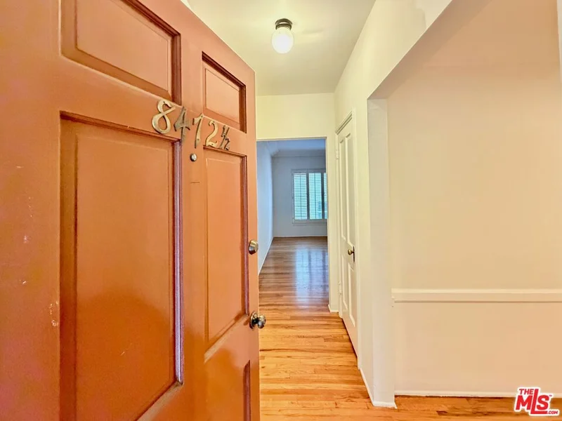 8472 1/2 Fountain Avenue photo 2