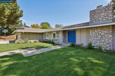 445 Kingsford Dr photo 2