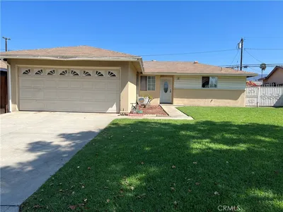 951 E Gaillard