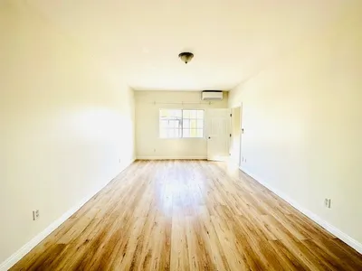 1139 East Elma