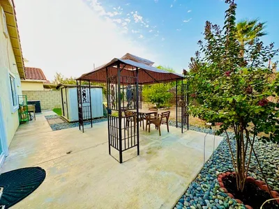 1139 East Elma B photo 2