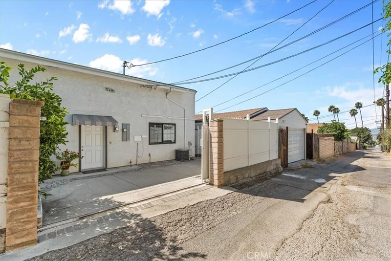 1031 E. Tujunga Avenue A