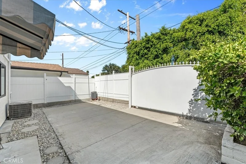 1031 E. Tujunga Avenue A photo 2