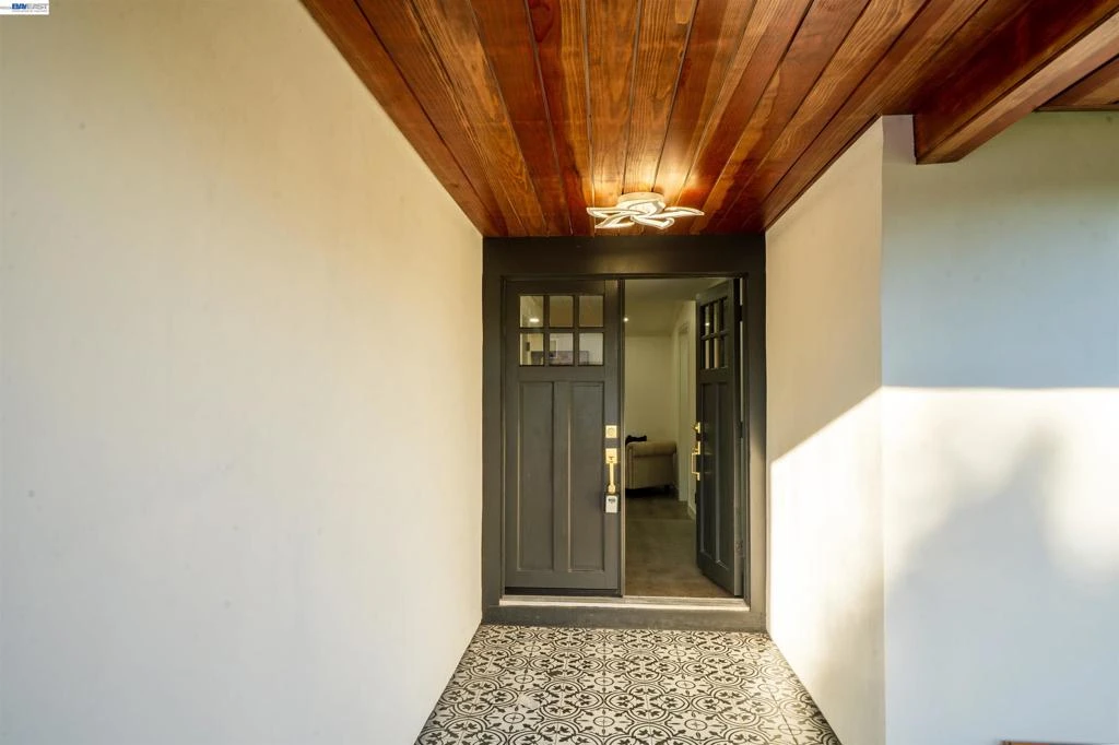 Interior 4