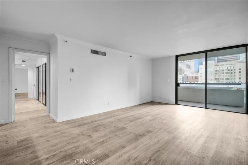 600 W 9th 1103 photo 2