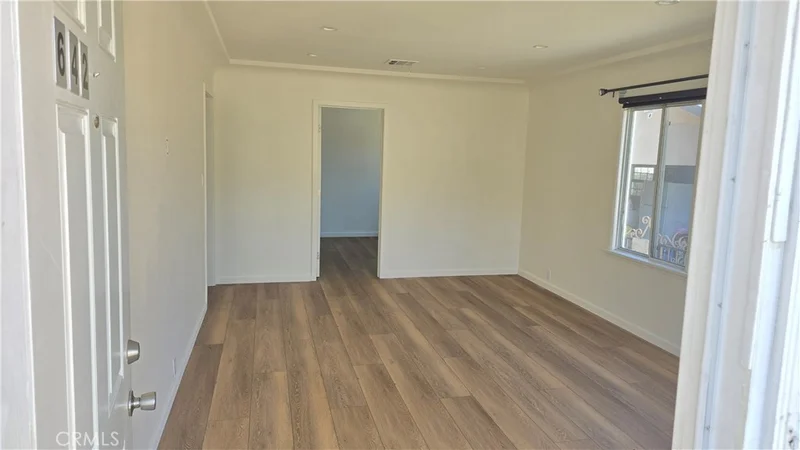 640 W Glenoaks photo 2