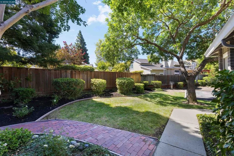 Photo 2 of 109 Blossom Ct
