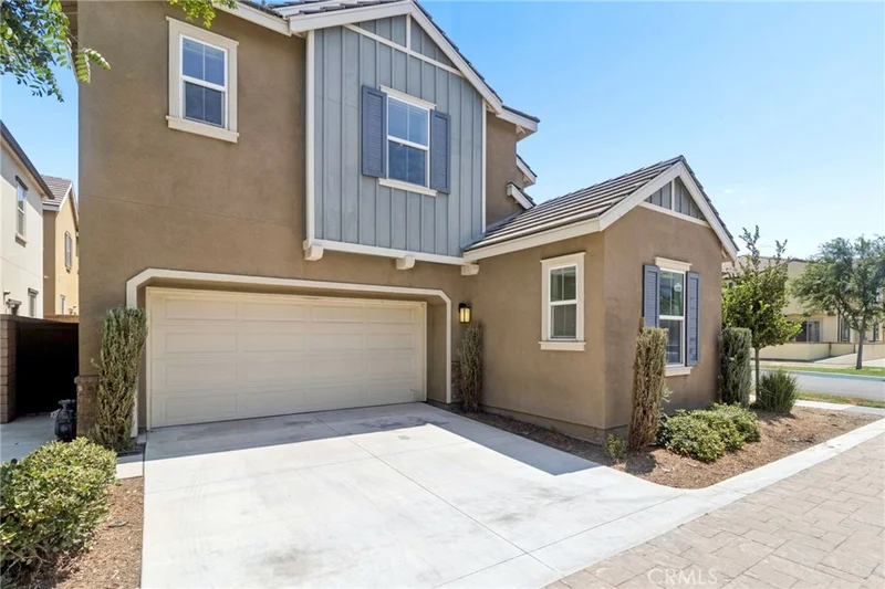 2811 E Kendall photo 2