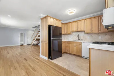 2435 3rd Street 10