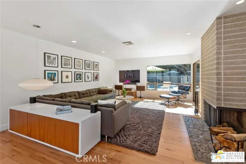 22526 Friar Street photo 2
